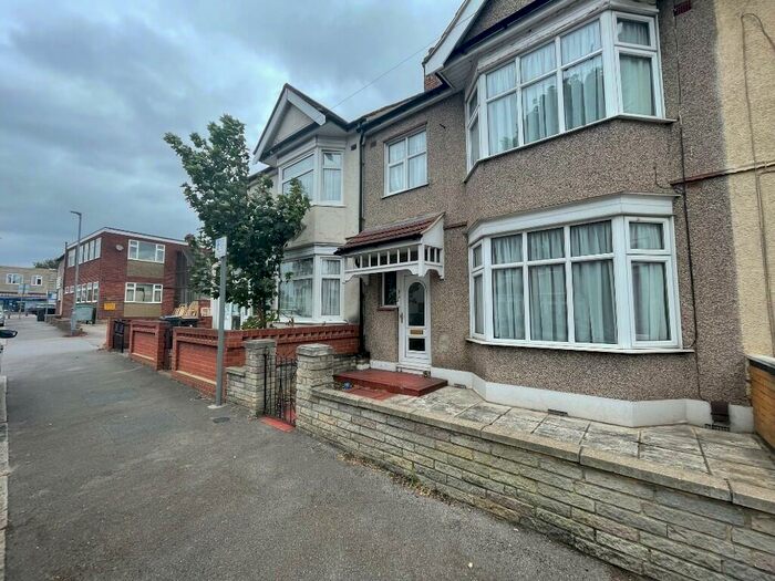 3 Bedroom Semi-Detached House To Rent In Woodlands Avenue, Romford, London, RM6