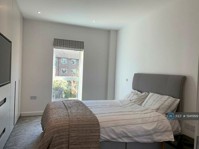 2 Bedroom Flat To Rent In Hafer Road, London, SW11