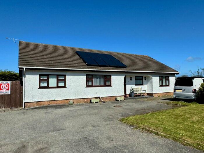 3 Bedroom Bungalow For Sale In Llynnon Park, Llanfachraeth, LL65