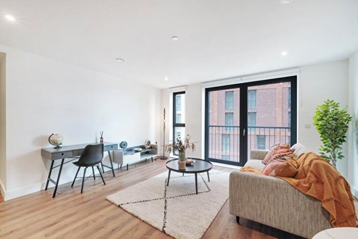 2 Bedroom Apartment To Rent In Lofting House, SL6