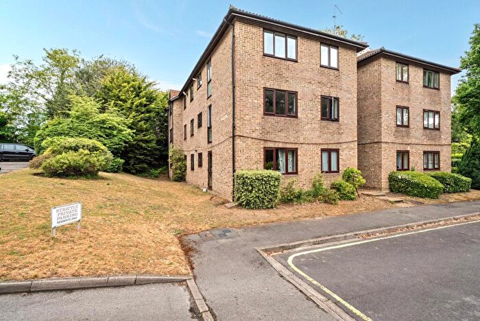 2 Bedroom Flat To Rent In Calluna Court, Woking, GU22