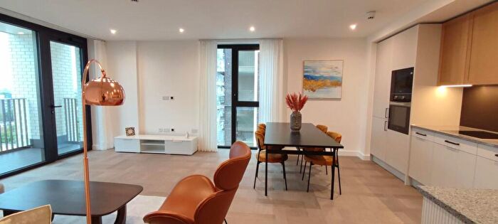 2 Bedroom Apartment To Rent In Merino Gardens, London, E1W