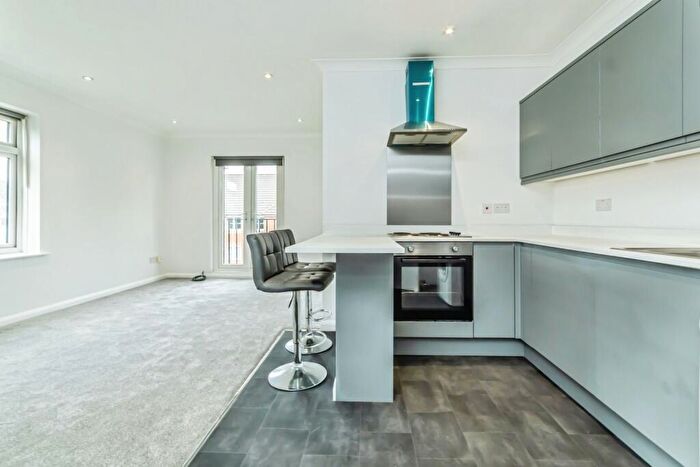 2 Bedroom Flat For Sale In Chaldon Road, Caterham, Surrey, CR3