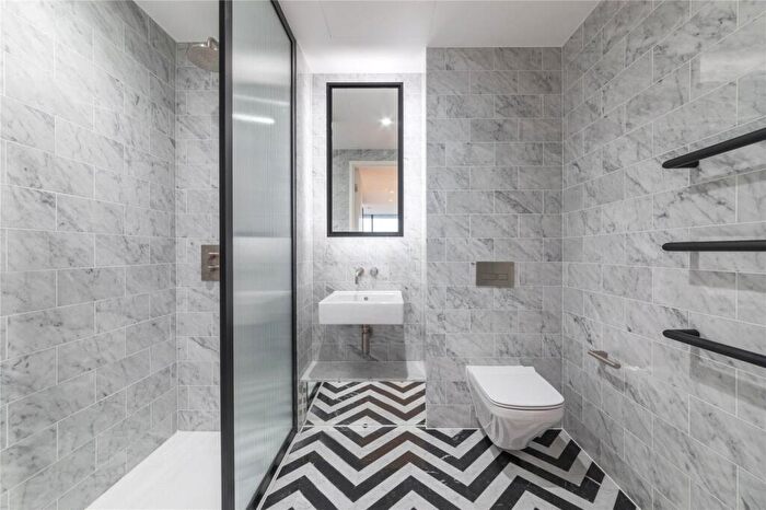 2 Bedroom Flat To Rent In Bagshaw Building, Wards Place, E14