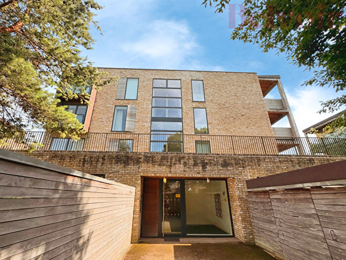2 Bedroom Flat To Rent In Brooklands Avenue, Cambridge, CB2