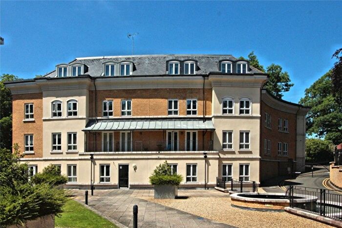 2 Bedroom Flat To Rent In Woking, Surrey, GU22