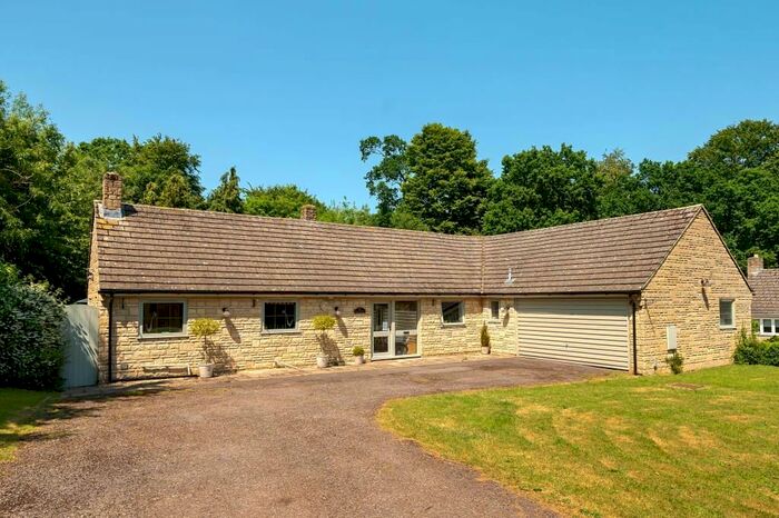 5 Bedroom Detached Bungalow For Sale In East End, Oxfordshire, OX29