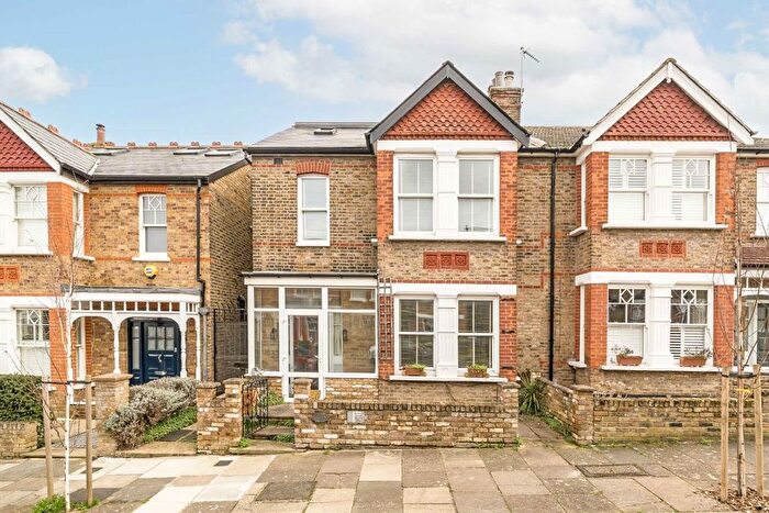 4 Bedroom Semi Detached House For Sale In Kingsley Avenue, Ealing, W13