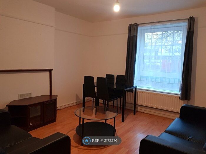 2 Bedroom Flat To Rent In Stockwell Gardens, London, SW9