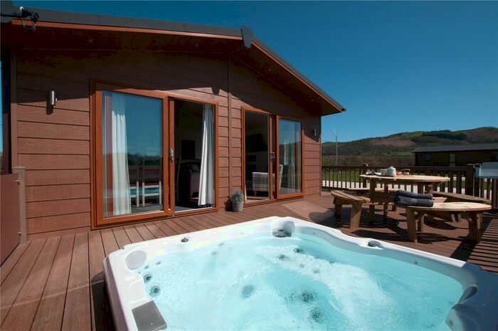 3 Bedroom Mobile/park Home For Sale In Maesmawr Farm Resort, Moat Lane, Caersws, Powys, SY17