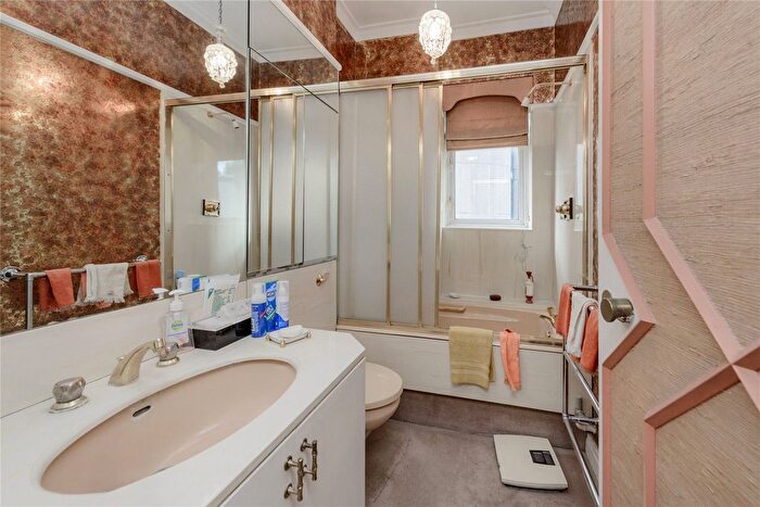 4 Bedroom Flat For Sale In Ennismore Gardens, London, SW7