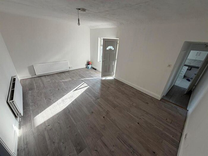 2 Bedroom Flat To Rent In Parrs Wood Road Gatley, Manchester, M20