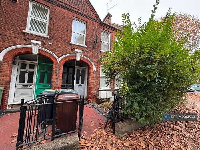 2 Bedroom Flat To Rent In Hawarden Road, London, E17
