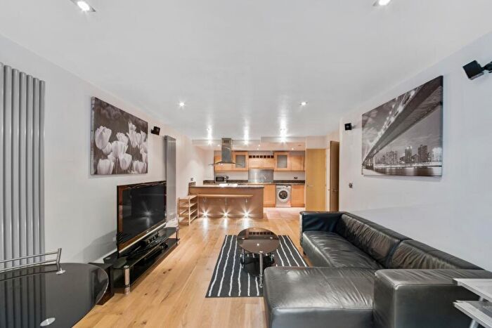 2 Bedroom Flat To Rent In Millharbour, Canary Wharf, London, E14