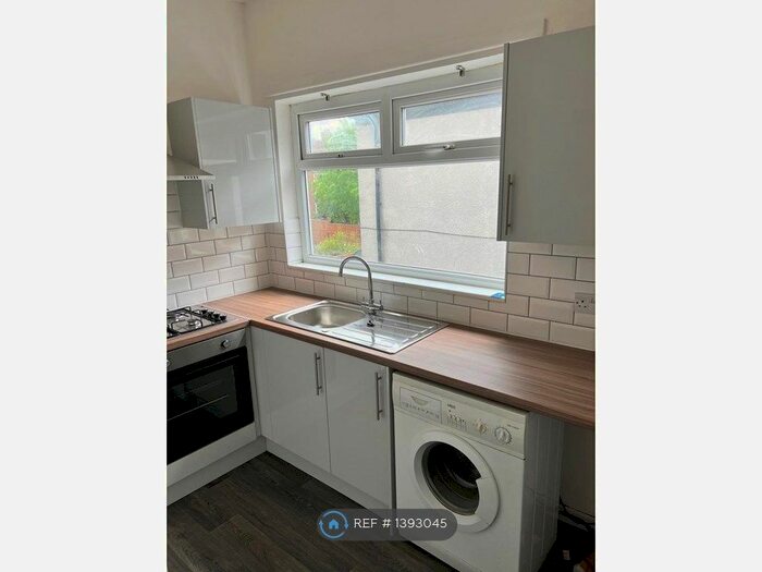 2 Bedroom Flat To Rent In High Bank, Manchester, M18