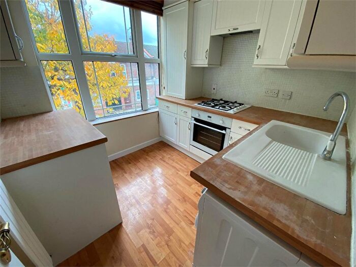 1 Bedroom Maisonette To Rent In Harwoods Road, Watford, WD18