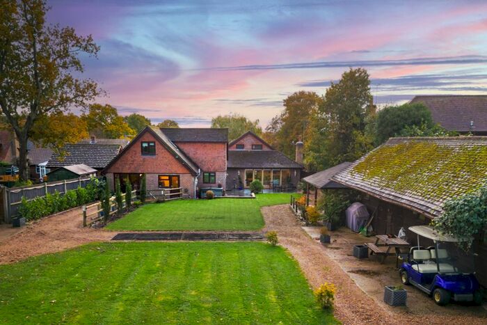 5 Bedroom Detached House For Sale In Bromley Green Road, Ashford, TN26