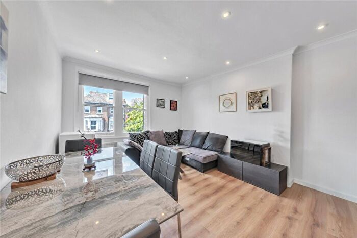 2 Bedroom Apartment For Sale In Fordwych Road, London, NW2