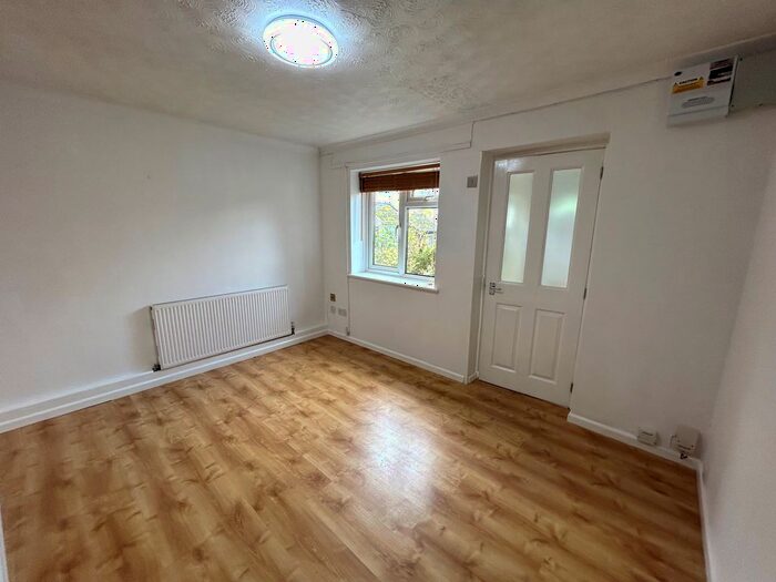 2 Bedroom Property To Rent In Loram Way, Alphington, Exeter, EX2