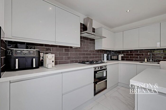 4 Bedroom Semi-Detached House For Sale In Burns Avenue, Basildon, SS13