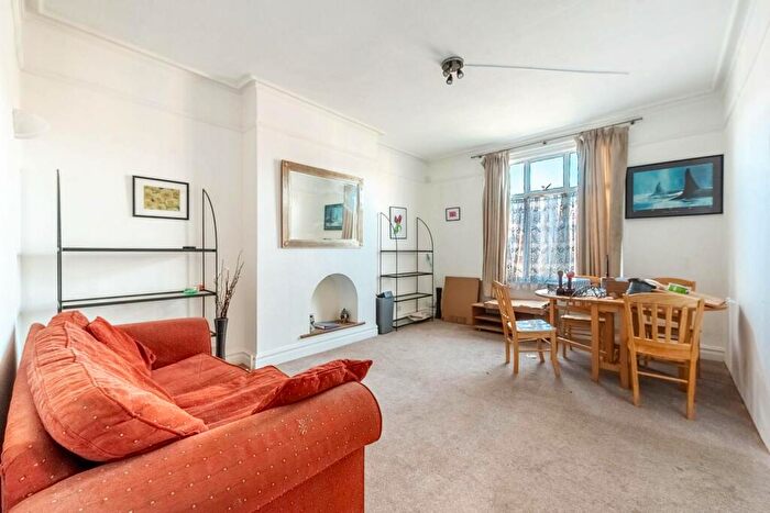 1 Bedroom Flat To Rent In Roxborough Park, Harrow, HA1