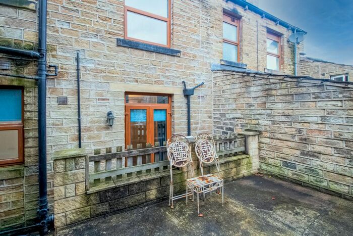 1 Bedroom Flat To Rent In North Road, Huddersfield, HD8
