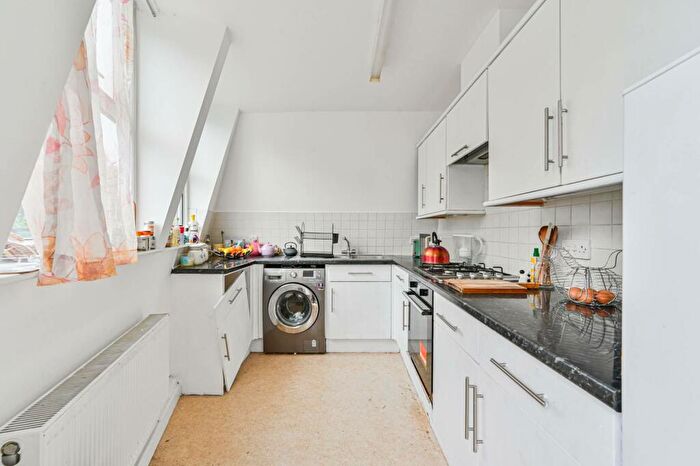 2 Bedroom Flat To Rent In Fountain Close, Woolwich, London, SE18