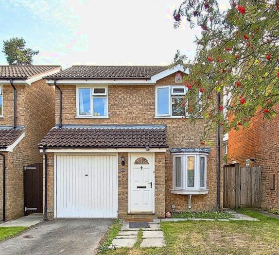 3 Bedroom Detached House To Rent In Southern Way, Farnham, GU9