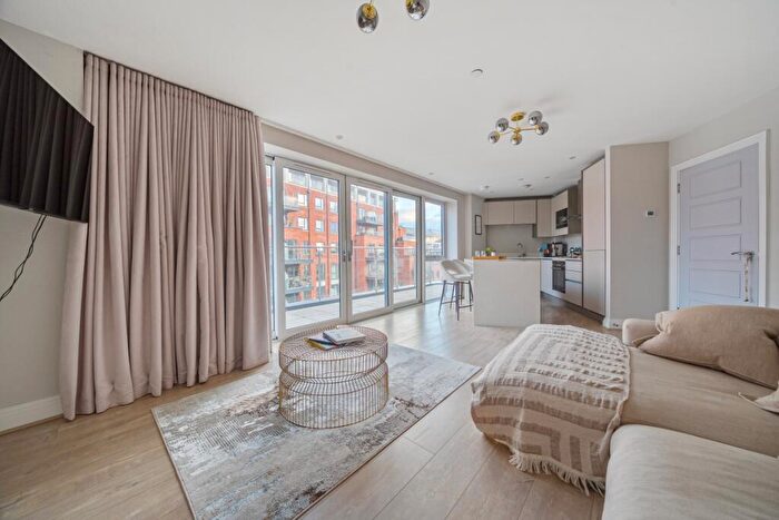 2 Bedroom Apartment To Rent In The Colonnade Maidenhead, SL6