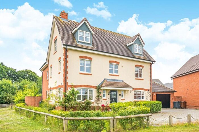 6 Bedroom Detached House For Sale In Blackthorn Close, Andover, Hampshire, SP11