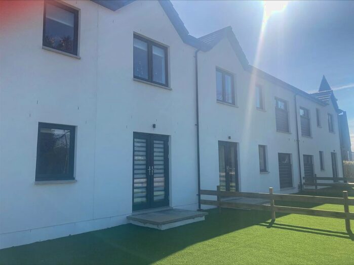2 Bedroom Flat For Sale In Beachview, Benderloch, Oban, PA37