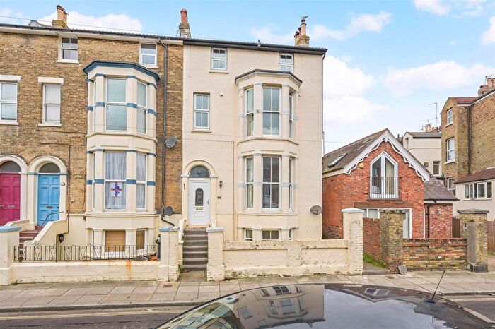 1 Bedroom Detached House To Rent In Shaftesbury Road, Southsea, PO5