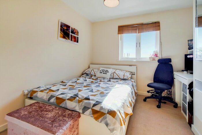1 Bedroom Flat To Rent In Worton Way, Hounslow, TW3