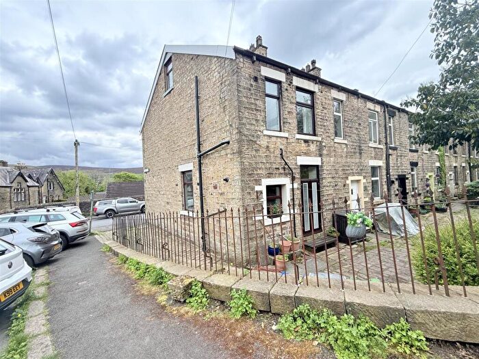 3 Bedroom End Of Terrace House For Sale In Andrew Street, Mossley, OL5