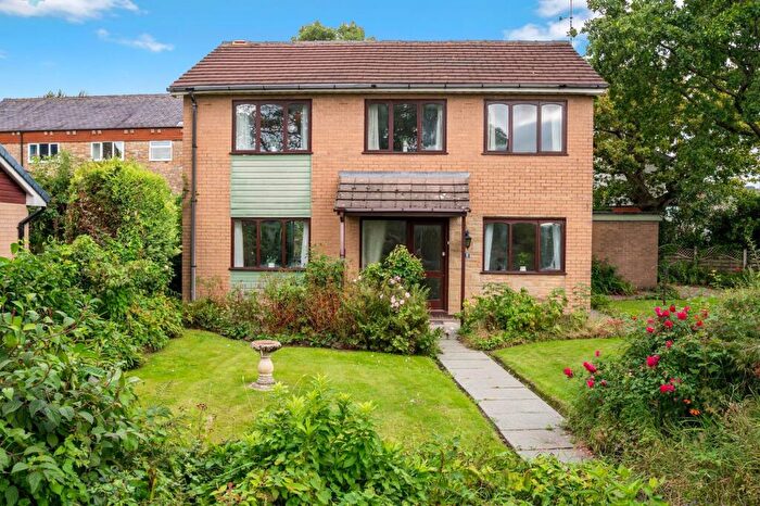 4 Bedroom Detached House For Sale In Tor Avenue, Greenmount, BL8