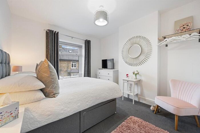 3 Bedroom End Of Terrace House For Sale In Manchester Road, Tideswell, Buxton, SK17