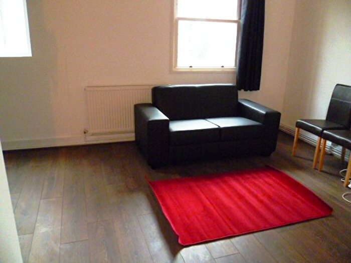 Studio To Rent In Goldhawk Road, London, W12