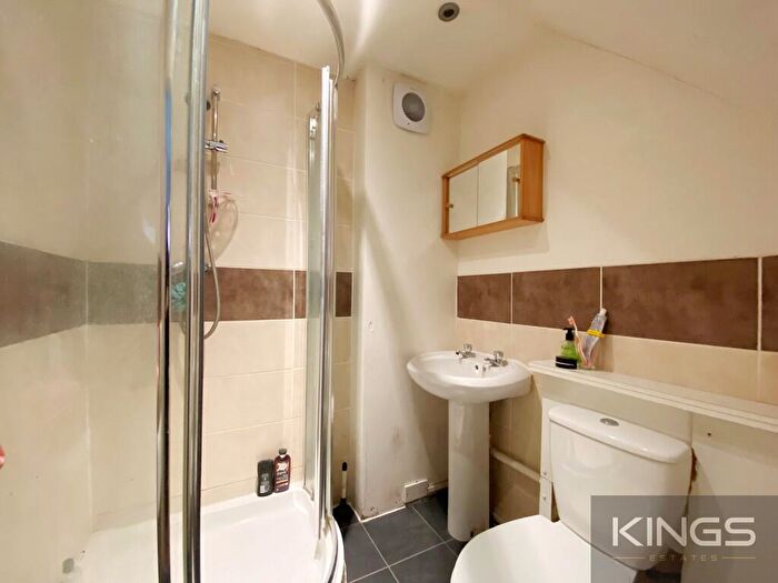 4 Bedroom Semi-Detached House To Rent In Harrison Road, SO17