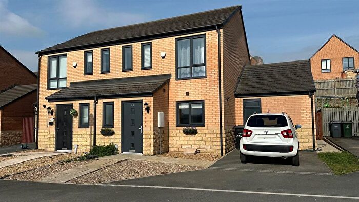 4 Bedroom Semi Detached House For Sale In Daisy Fields, Poplars Park, Bradford, BD2