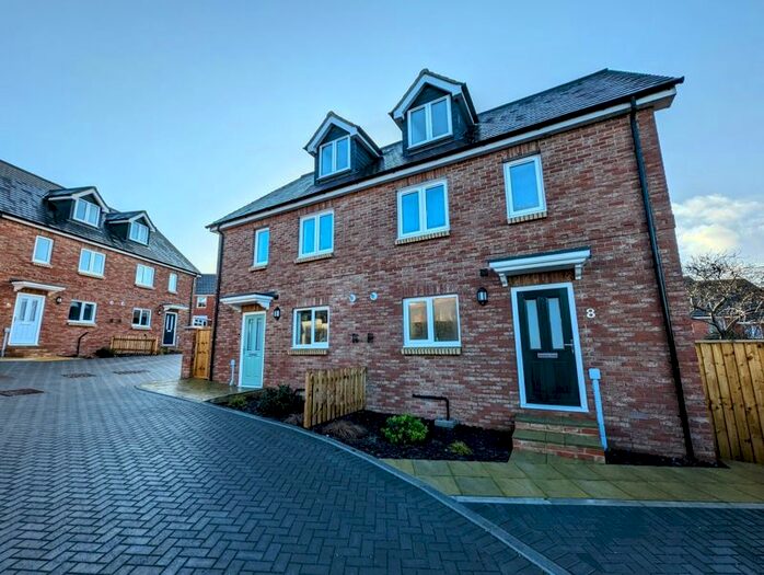 3 Bedroom Semi-Detached House To Rent In Kingston Farm Lane, East Cowes, PO32