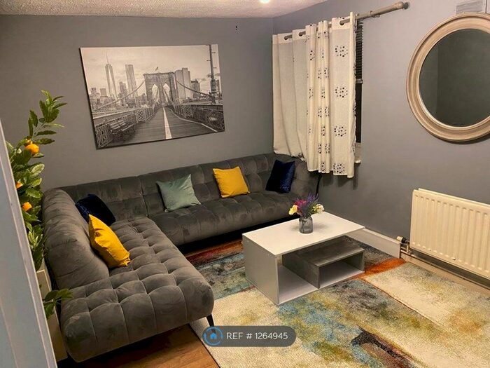 2 Bedroom Flat To Rent In Pound House, Ashford TN23