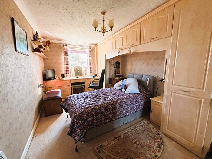 2 Bedroom Flat For Sale In De Moulham Road, Swanage, Dorset, BH19