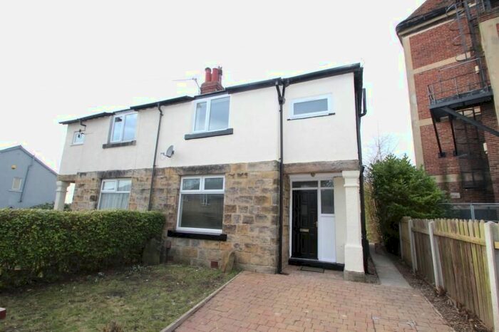 3 Bedroom Semi-Detached House To Rent In Clarence Drive, Horsforth, Leeds, LS18