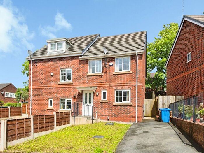 3 Bedroom Semi-Detached House To Rent In Bowbank Close, Oldham, Greater Manchester, OL8