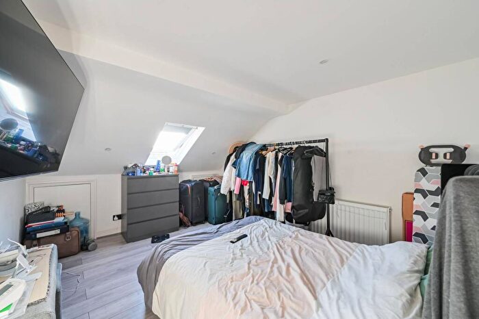 2 Bedroom Flat To Rent In Grove Road, Walthamstow Village, Walthamstow, E17