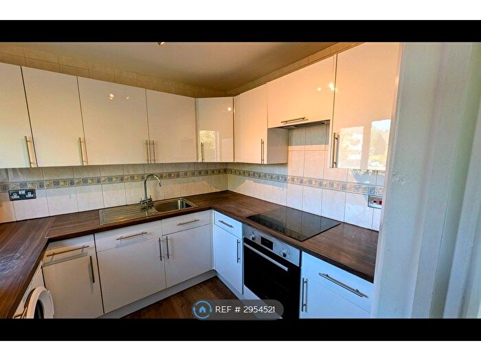 2 Bedroom Flat To Rent In Anthony Road, Croydon, SE25