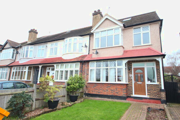 4 Bedroom House To Rent In Worcester Park, KT4