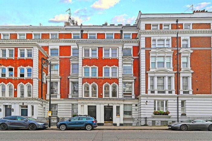3 Bedroom Flat To Rent In Ladbroke Gardens, London, W11