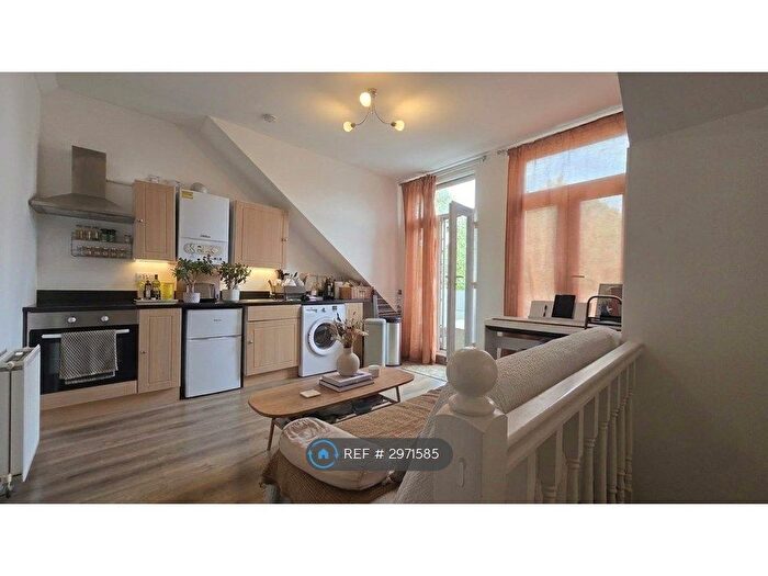 1 Bedroom Flat To Rent In Acton Lane Chiswick, London, W4