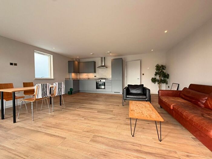 2 Bedroom Flat To Rent In Blythwood Road, Islington, N4